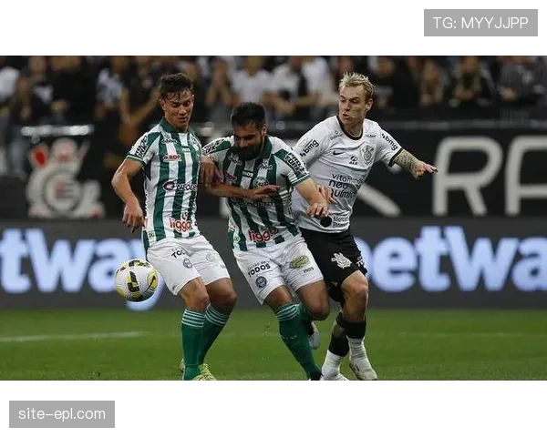 科里蒂巴放弃对攻收缩防线，5-4-1阵型封堵传球路线战术